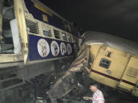 Scontro Tra Treni In India 6 Morti E 40 Feriti NellAndhra Pradesh FOTO