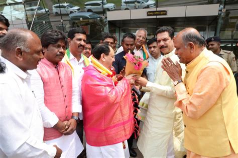 Bjp On Twitter Bjp National President Shri Jpnadda Received A Warm Welcome Upon His Arrival