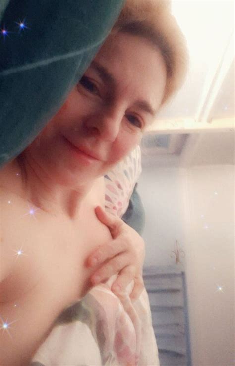 Blonde Oma Posiert Nackt Und Neckt Mit Ihrem Gro En Arsch In Sexy Amateur Action Coedcherry