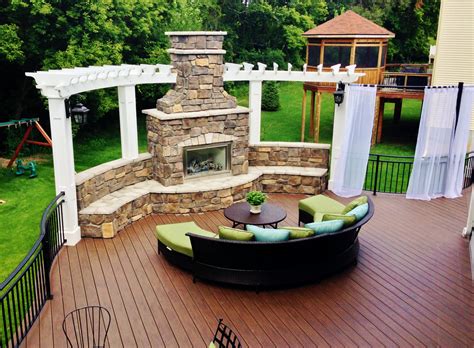 Curved Gossen Decking