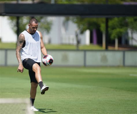 Renato Augusto tem lesão constatada e pode ser desfalque para o