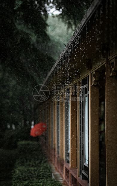 夏天梅雨季节滴雨的屋檐高清图片下载 正版图片501634876 摄图网