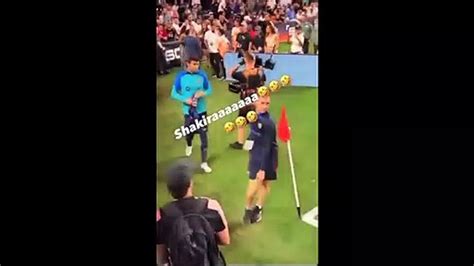 Shakira Shakira abuchean a Gerard Piqué en partido y le gritan el