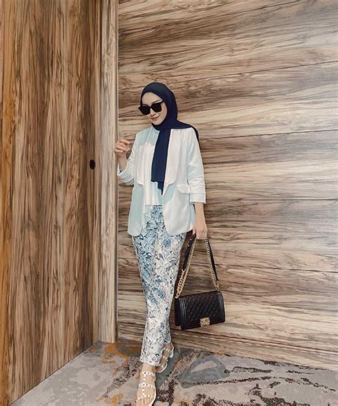 Ide OOTD Hijab Dengan Blazer Ala Melody Prima Cocok Ngantor