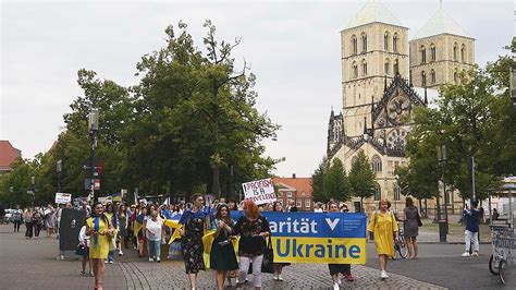 Kirche und Leben de 400 Menschen demonstrieren in Münster für den