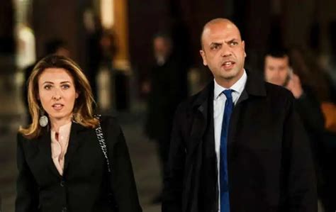 Alfano E Moglie