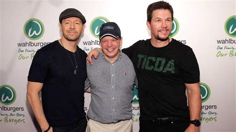 Wahlburgers: Wahlberg family burger chain set to open in Farmingdale ...