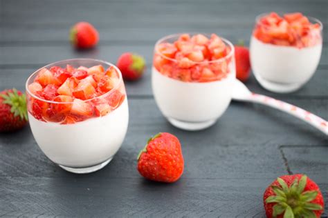 Panna cotta au lait de coco et fraises Pâte à Choup