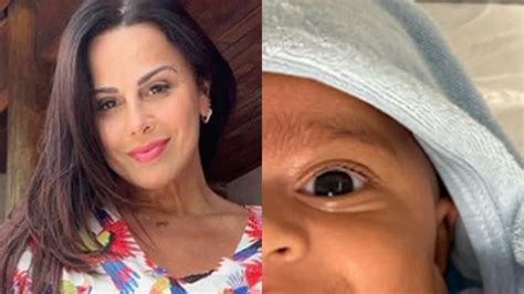 Filho de Viviane Araújo surge sorridente em fotos após o banho