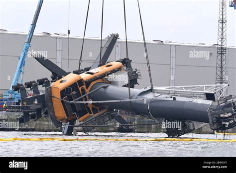 Liebherr Floating Crane Hi Res Stock Photography And Images Alamy