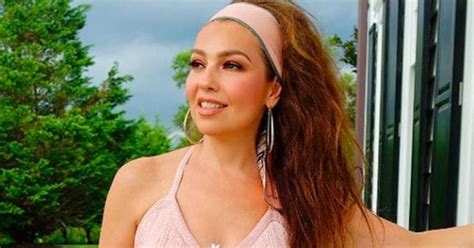 Thalía convierte en canción su video viral Me oyen me escuchan