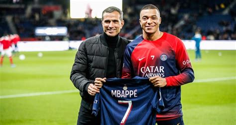 Psg Monaco Kylian Mbapp Porte Un Maillot Sp Cial