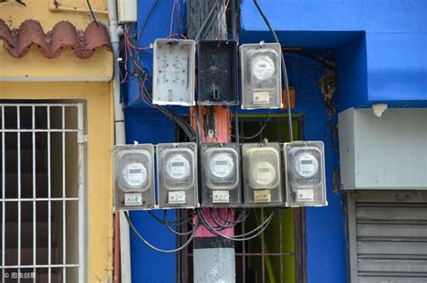 電錶比跑車還快？老電工泄密，插座上插一玩意，電費年年少一半！ 每日頭條