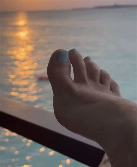 Deborah de Luca's feet