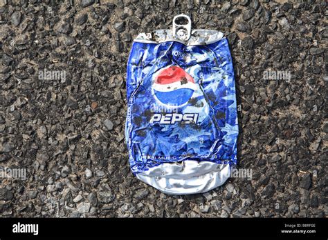 Crushed soda can hi-res stock photography and images - Alamy