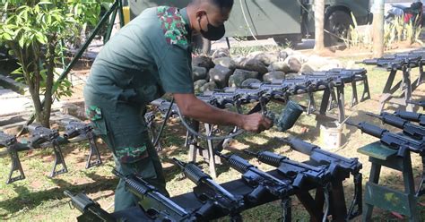 Batalyon Arhanud 15 Pengecatan Senjata Perorangan Oleh Paldam Ivdip