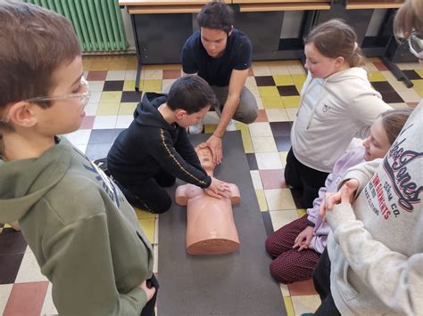 Apprentissage Des Gestes De Premier Secours Ecole St Albert L Cole