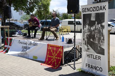 Marcha Ciudadana En Pamplona Por El Derribo Del Monumento A Los Ca Dos