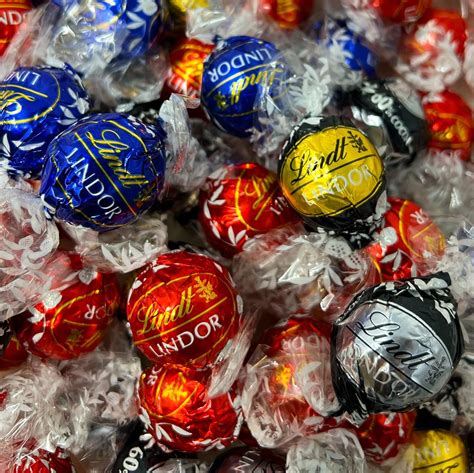 Buy Holiday Special Lindt Lindor Chocolate Truffle Assortment Milk