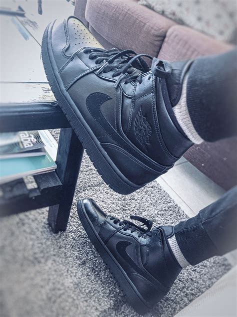 Jordan 1 Mid Triple Black Air Jordan De Nike Nike Air Jordan