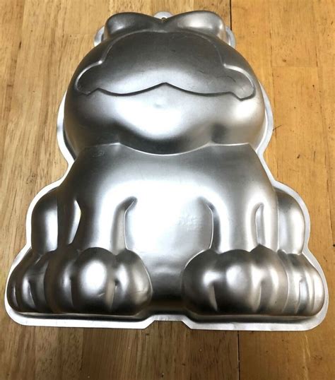 Vintage 1978 Wilton Garfield Cat Cake Pan 502-9403 Kitty Baking Tin Mold | eBay | Cat cake ...