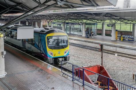 El Tren Del Aeropuerto Manchester Uk Se Detuvo En La Estaci N