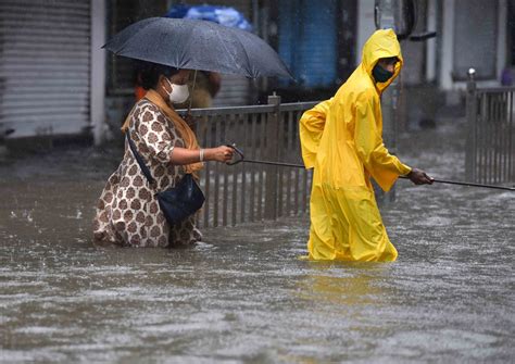 Heavy Rain Lashes Mumbai Oneindia