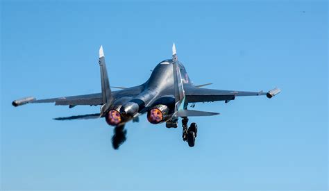 Russland Bringt Gerade Seine Neuen Su 34 Kampfsjets In Stellung Das