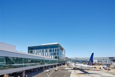 San Francisco International Airport Courtyard 3 Connector HOK