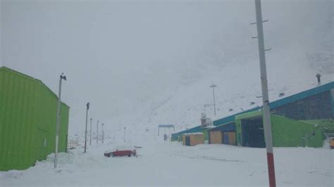 Por intensas nevadas en Cordillera el túnel Cristo Redentor sigue