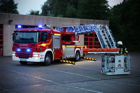 EB 289 TH 0 Personenrettung über DLK OT Bad Salzuflen Feuerwehr