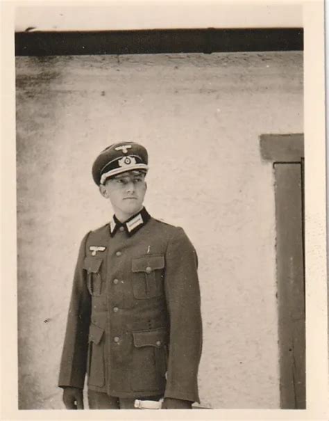 PHOTO SOLDAT ALLEMAND WW2 Officier Marine Jeunes Femmes Sur Une