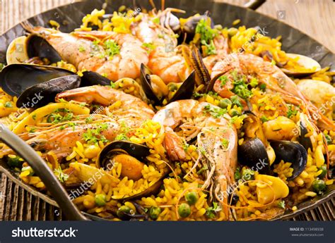 Paella Marisco Gambar Foto Stok Vektor Shutterstock