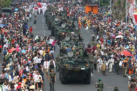 Parade Surabaya Juang Antara Foto