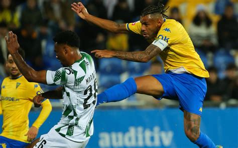 Moreirense regressa às vitórias frente ao Estoril Mais Guimarães