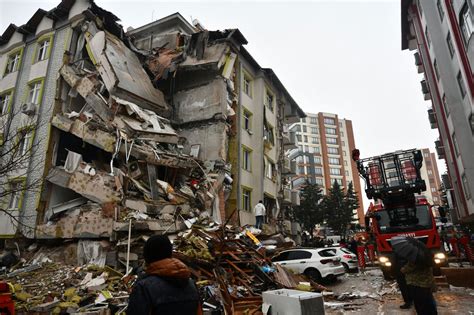 More Than Arrested Over Collapsed Buildings In Turkey Quakes New