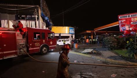 Bomberos Continúan Controlando Fuga De Gas Tras Deflagración En Grifo De Vmt Perú Villa María