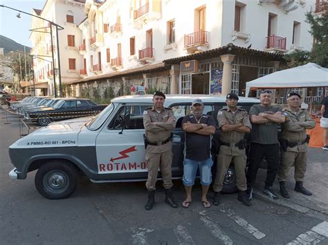 Camburão da Polícia Militar é uma das atrações da exposição de carros