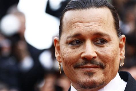 Johnny Depp Almost Burst Into Tears After Receiving An Amazing 7 Minute Standing Ovation At The