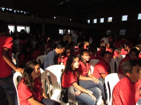 ESCOLA MUNICIPAL PEDREIRA DO INSTITUTO Estudantes dos 5º anos da