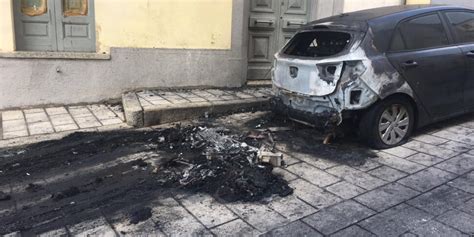 Nicotera Auto Distrutta Da Un Incendio In Pieno Centro Indagano I