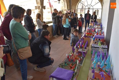 Llevadas A La Balconada De La Casa Consistorial Las Maquetas De Los