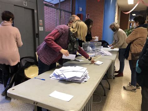 El Si A La Platja Per Gossos Simposa Per Un Dels Vots Calella