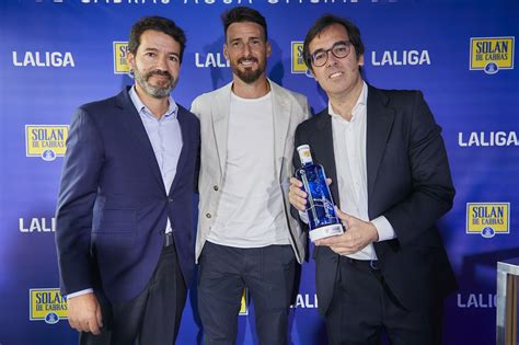 LaLiga amplía su acuerdo con Mahou y firma a Solán de Cabras como