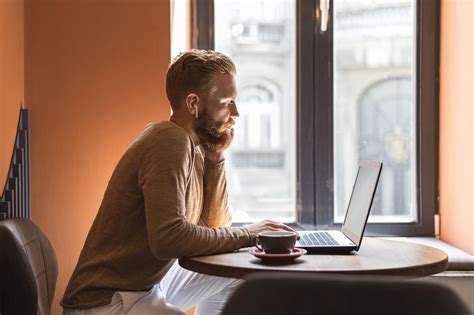 Quais são as profissões em home office mais bem pagas 2025