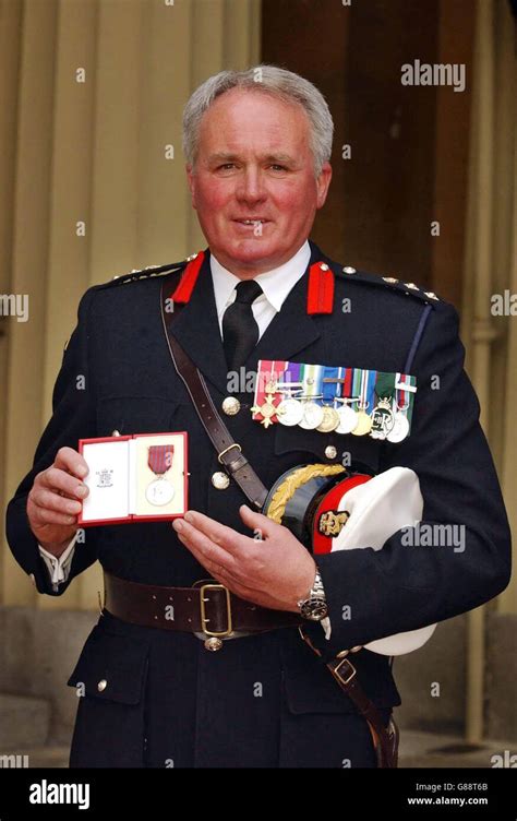 Investiture Ceremony Buckingham Palace Stock Photo Alamy