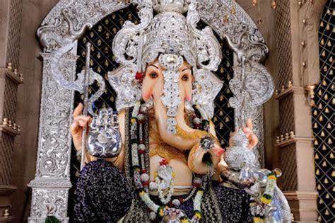 Top Famous Ganpati In Pune Must Visit Ganpati Pandals In Pune