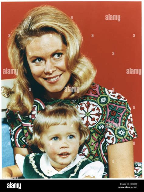 BEWITCHED ELIZABETH MONTGOMERY, ERIN MURPHY Stock Photo: 157131499 - Alamy