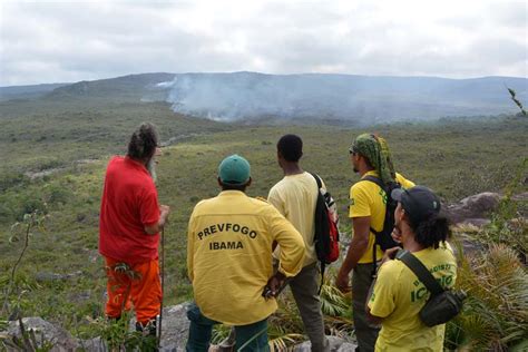 Fogo Na Chapada Inc Ndios S O Controlados Na Regi O De Mucug E