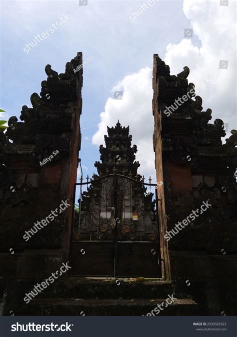 Balinese Temple Gate Village Stock Photo Edit Now 2030565923